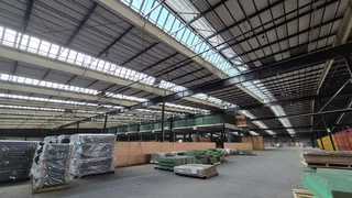 33,000sqm To Let in Roodekop with yard