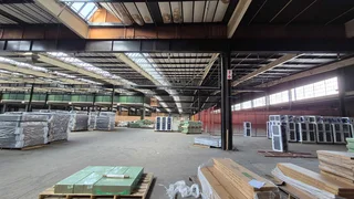 33,000sqm To Let in Roodekop with yard