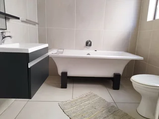 Fully Furnished, Pet-friendly, Executive 2-bedroom And 2-bathroom Apartment In Kyalami