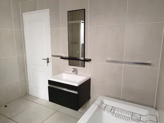 Fully Furnished, Pet-friendly, Executive 2-bedroom And 2-bathroom Apartment In Kyalami