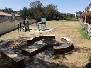 Fully Furnished, Pet-friendly, Executive 2-bedroom And 2-bathroom Apartment In Kyalami