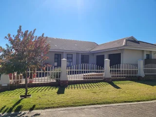 "Stylish Townhouse living in Upmarket Estate"