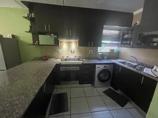 Secure 2-Bedroom And 1-Bathroom Apartment In Langevelt Road, Vorna Valley