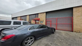 243sqm unit TO LET in secure industrial park within the Jet Park area