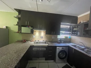 Secure 2-Bedroom And 1-Bathroom Apartment In Langevelt Road, Vorna Valley