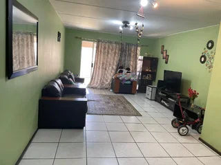 Secure 2-Bedroom And 1-Bathroom Apartment In Langevelt Road, Vorna Valley