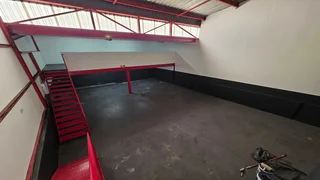 243sqm unit TO LET in secure industrial park within the Jet Park area