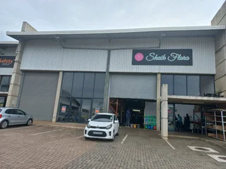 Prime Retail Unit Available To Let in Riverhorse Valley