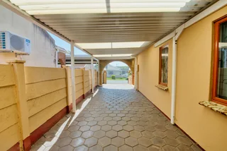 Freestanding, Spacious and Well Maintained Home in Woodview for Sale