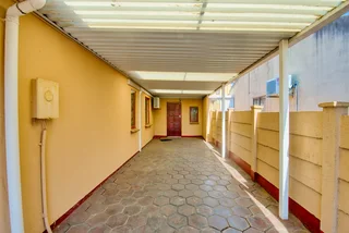 Freestanding, Spacious and Well Maintained Home in Woodview for Sale