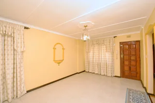 Freestanding, Spacious and Well Maintained Home in Woodview for Sale