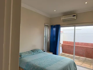 Upmarket Townhouse with Bachelor Flat in Kindlewood