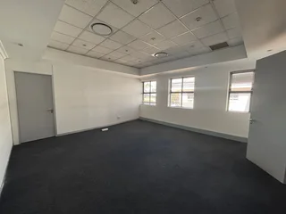 Premium Office Space to Let - Investment Place Office Park, Hyde Park