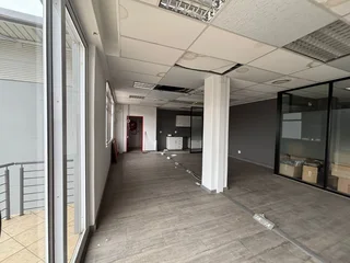 Third Floor Office To Let in Illovo Muse