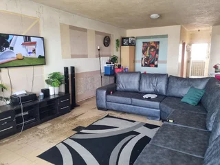 SOLE MANDATE - Charming Unit in Willowmore Heights