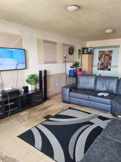 SOLE MANDATE - Charming Unit in Willowmore Heights