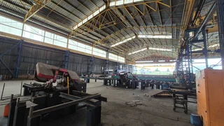 C9 - 2,400sqm Factory with cranes To Let - Roodekop