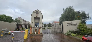 Secure 2-bedroom Townhouse In Montrose Road, Barbeque Downs