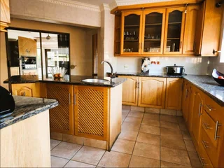 Spacious Facebrick Family Home with Flatlet in Secure Boomed Enclosure