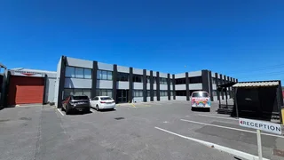 Warehouse To Let In Epping 2