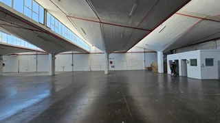 Warehouse To Let In Epping 2