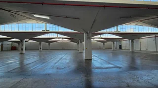 Warehouse To Let In Epping 2