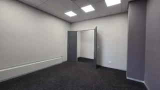 685m² office Space to let in Doringkloof with great exposure