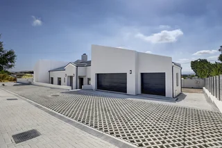 No transfer duties! Bonus savings &#43;- R 605 000