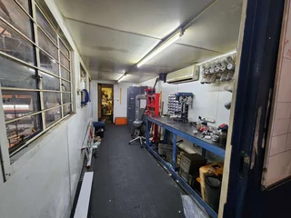 3481m² Warehouse TO LET in Montague Gardens with Gantry Cranes and large power supply