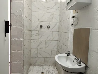 Secure 1-bedroom Apartment In Lotus River - F1bb