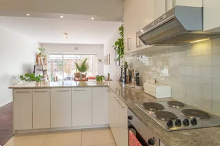 Spacious 2-Bedroom And 1-Bath Apartment In Sea Point