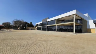 Showroom space available To Let with exposure on the R24 in Meadowdale.