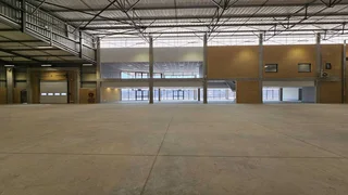 Showroom space available To Let with exposure on the R24 in Meadowdale.