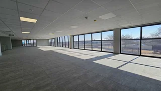 Showroom space available To Let with exposure on the R24 in Meadowdale.