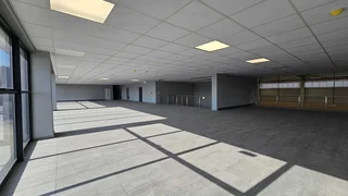 Showroom space available To Let with exposure on the R24 in Meadowdale.
