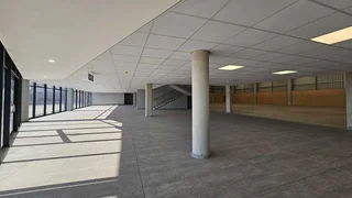 Showroom space available To Let with exposure on the R24 in Meadowdale.