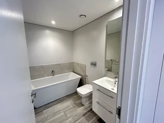Modern 2 Bed 2 Bath Apartment in Umhlanga Rocks