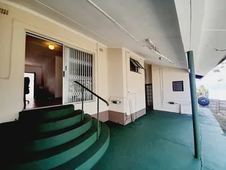 A Perfect Blend in Just the Right Location!