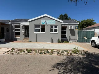 75m² Well-Maintained Commercial Space To Let in Table View