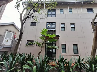 95m² Neat First Floor Office Unit in Parow