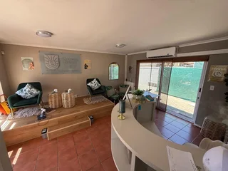 75m² Well-Maintained Commercial Space To Let in Table View