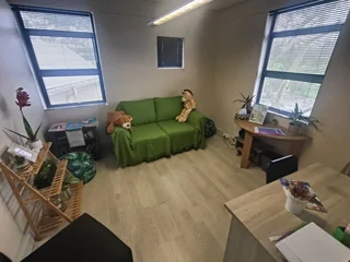 95m² Neat First Floor Office Unit in Parow