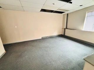 Prime Ground Floor Office Space To Let in Isle Of Houghton