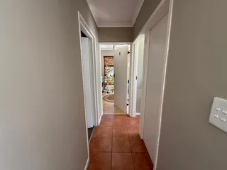 75m² Well-Maintained Commercial Space To Let in Table View