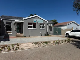 75m² Well-Maintained Commercial Space To Let in Table View