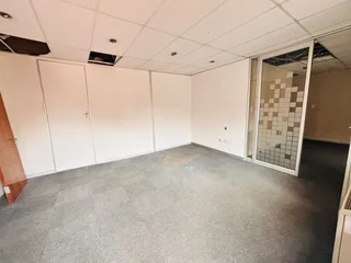 Prime Ground Floor Office Space To Let in Isle Of Houghton