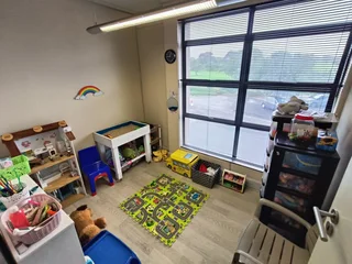 95m² Neat First Floor Office Unit in Parow