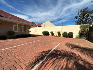 Standalone Office to Let - 208 Barry Hertzog Avenue, Greenside
