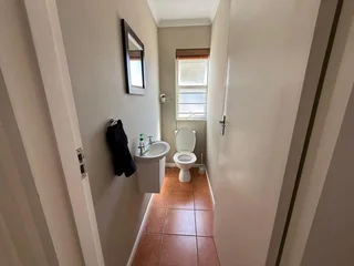 75m² Well-Maintained Commercial Space To Let in Table View