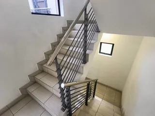 95m² Neat First Floor Office Unit in Parow